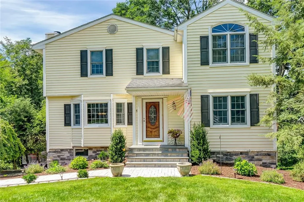 5 Samson Drive Pleasantville NY 10570