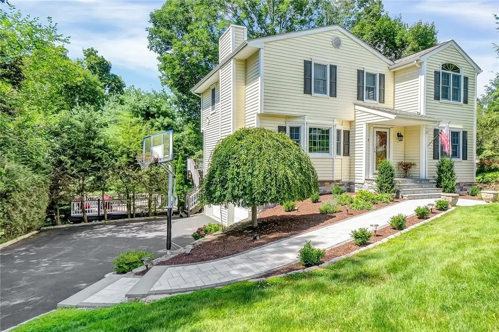 5 Samson Drive Pleasantville NY 10570