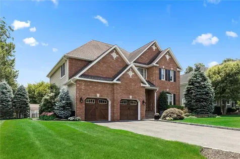 18 Carley Court West Nyack NY 10994