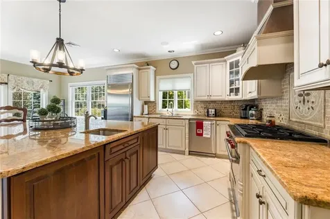 18 Carley Court West Nyack NY 10994
