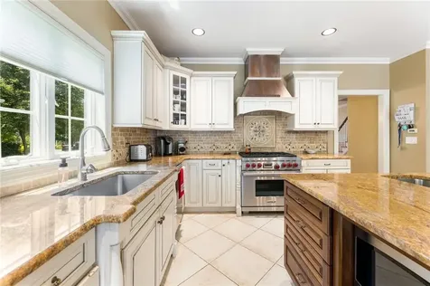 18 Carley Court West Nyack NY 10994