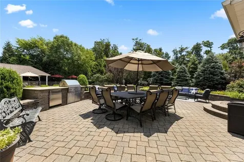 18 Carley Court West Nyack NY 10994