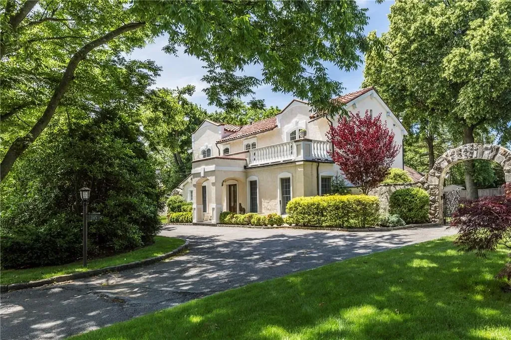 345 Pondfield Road Bronxville NY 10708