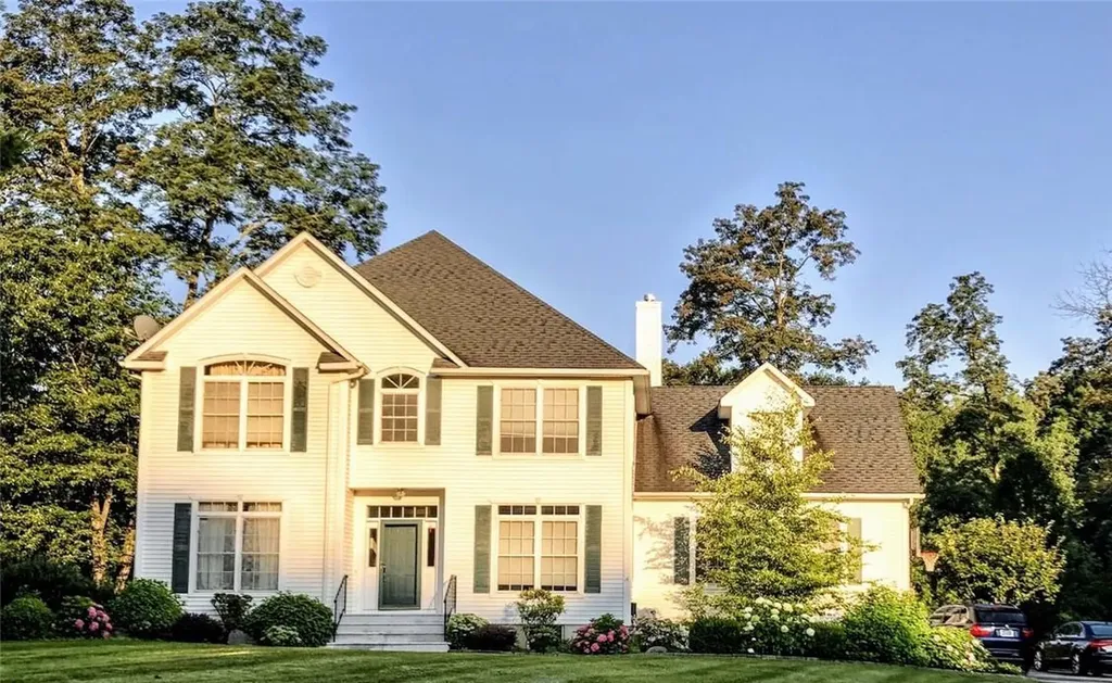 6 Coachlight Drive Poughkeepsie NY 12603