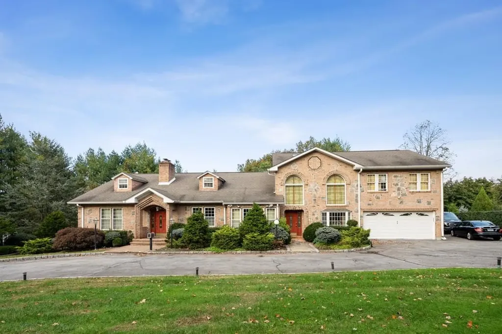 33 Colonial Road White Plains NY 10605