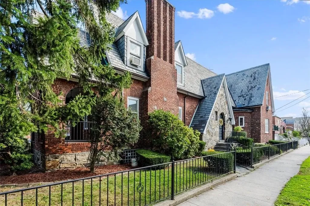 2040 Yates Avenue Bronx NY 10461