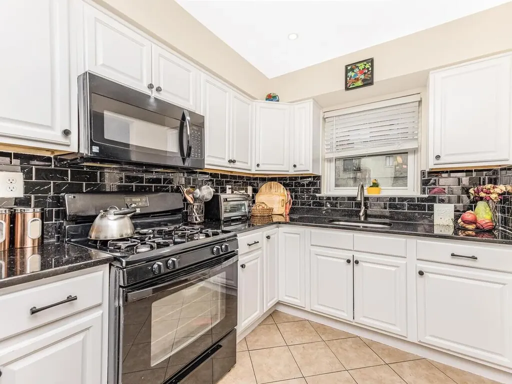 3925 De Reimer Avenue Bronx NY 10466