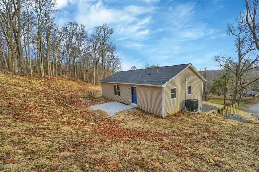 16 Bangall Road Patterson NY 12563