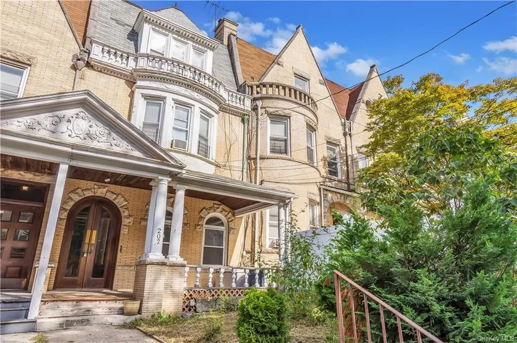 207 E Prospect Avenue Mount Vernon NY 10550