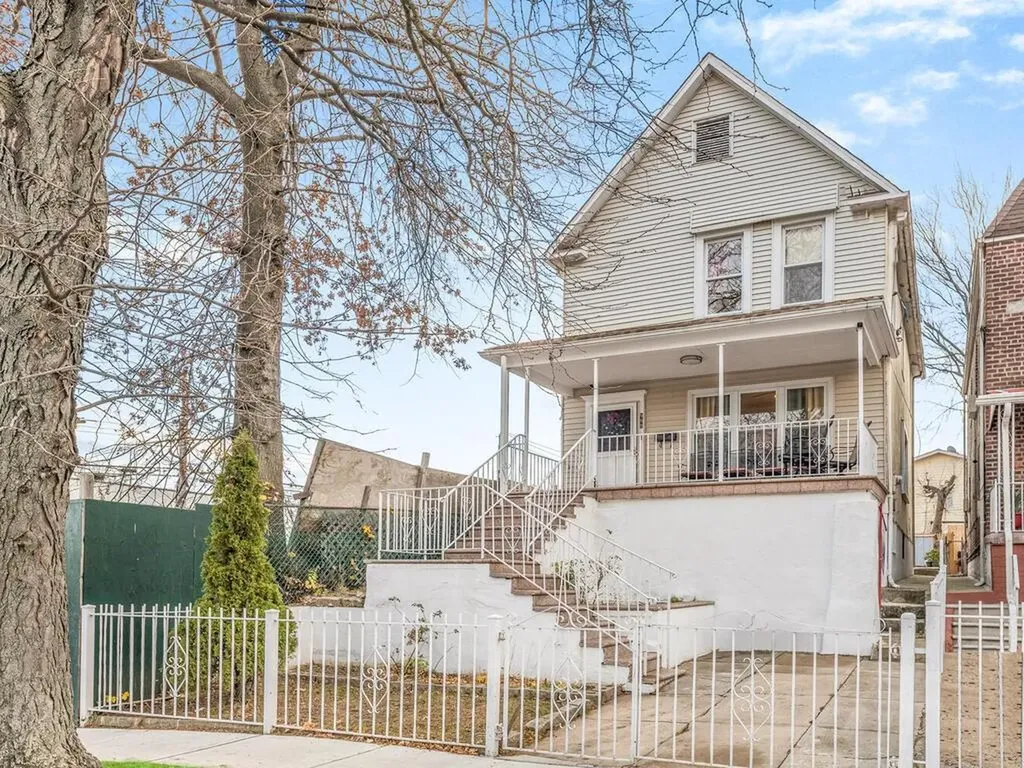 988 Adee Avenue Bronx NY 10469
