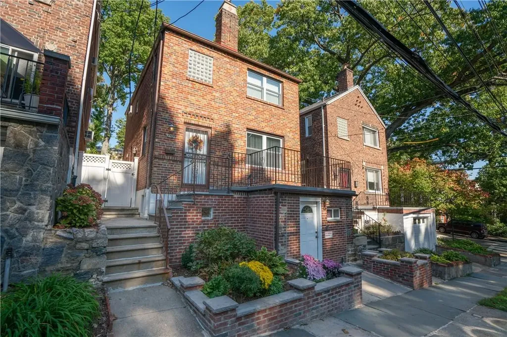 253 W 260th Street Bronx NY 10471