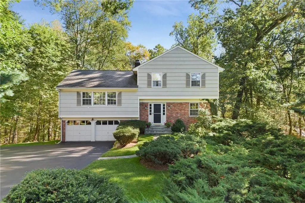49 Greenbriar Drive Chappaqua NY 10514