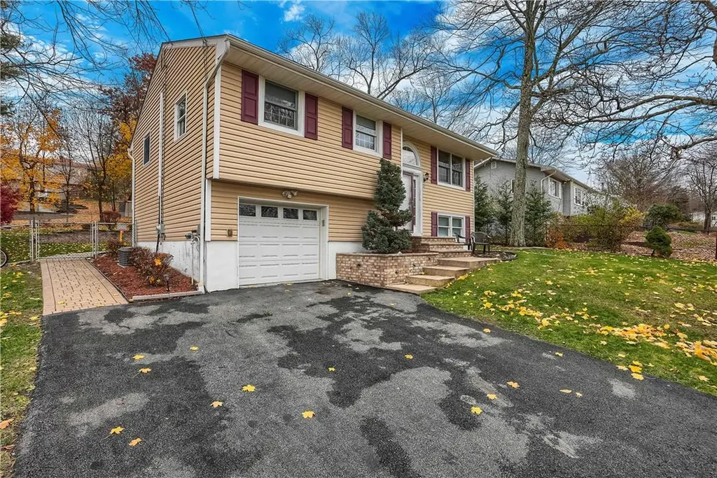 17 Fort Worth Place Monroe NY 10950