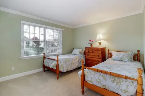 15 Eagle Court White Plains NY 10605