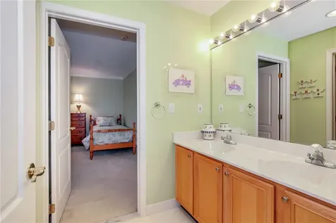 15 Eagle Court White Plains NY 10605