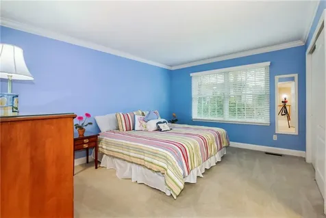 15 Eagle Court White Plains NY 10605