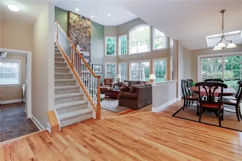 15 Eagle Court White Plains NY 10605
