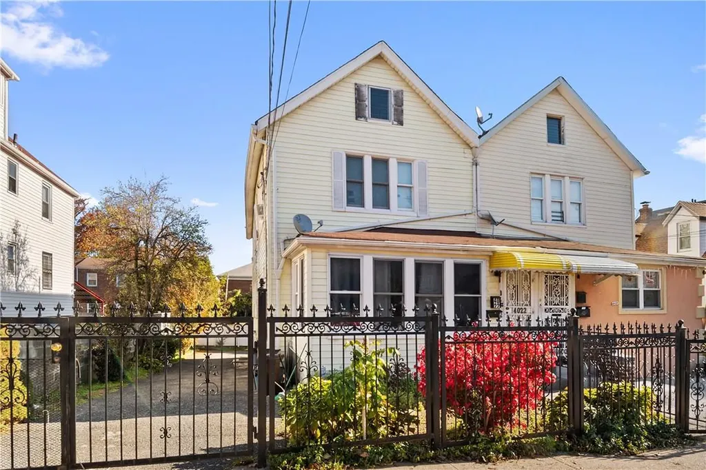 4022 Amundson Avenue Bronx NY 10466