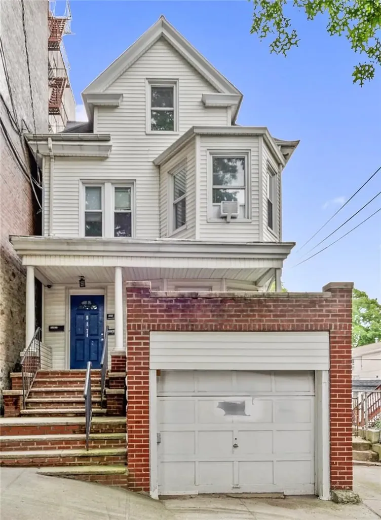 517 E 234th Street Bronx NY 10470