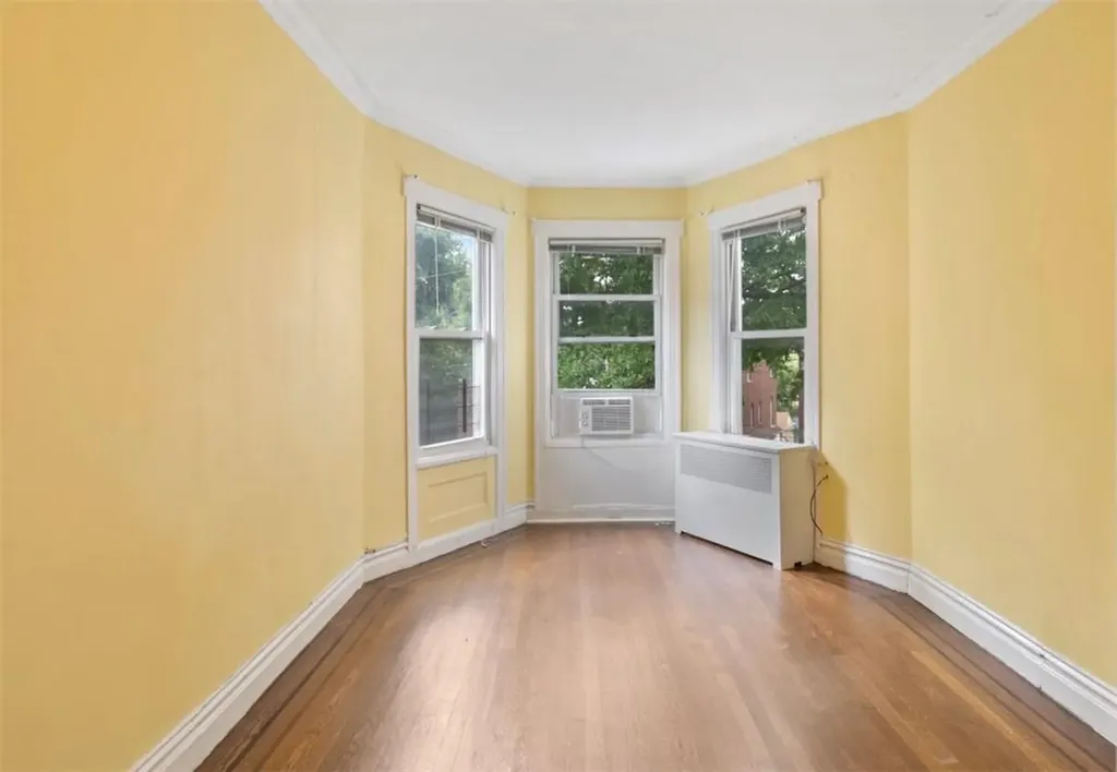 517 E 234th Street Bronx NY 10470