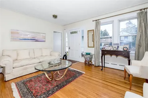 47 Saratoga Avenue Pleasantville NY 10570