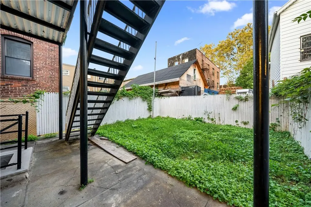 3240 Colden Avenue Bronx NY 10469