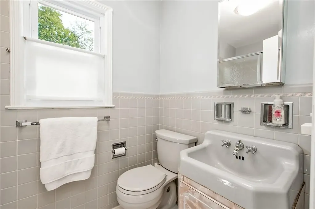 17 Doris Drive Scarsdale NY 10583