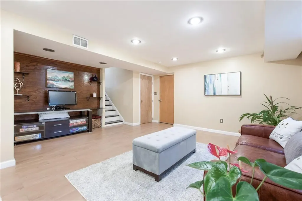 17 Doris Drive Scarsdale NY 10583