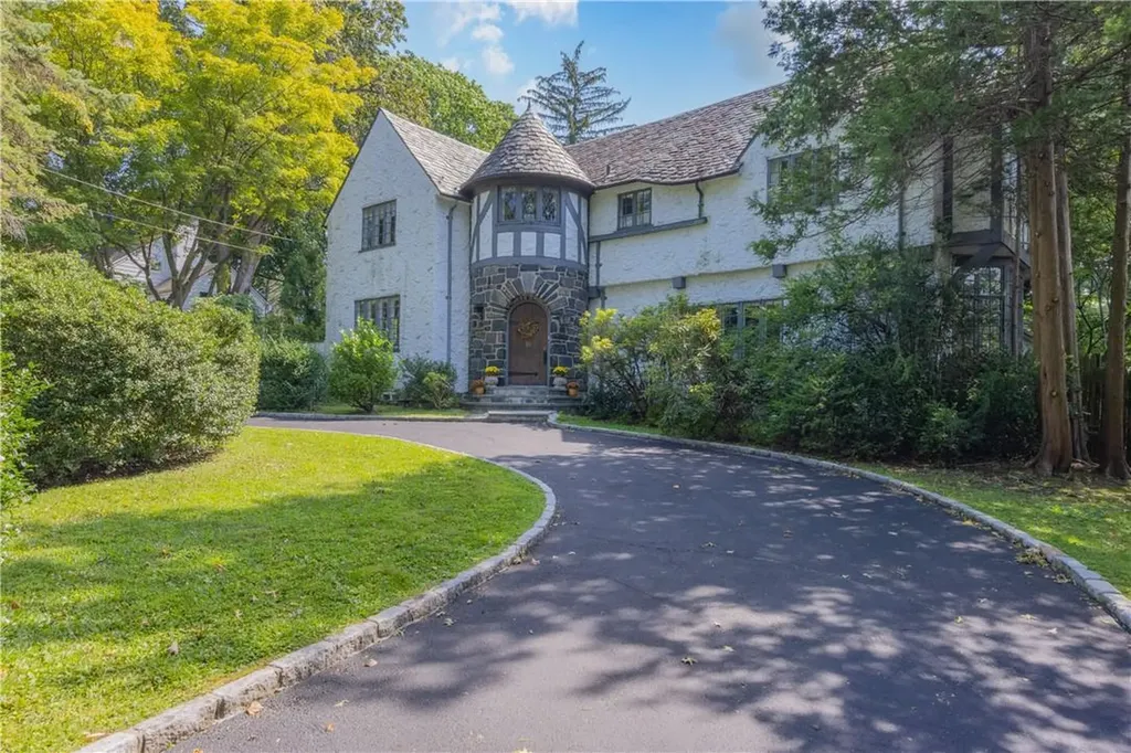 90 Overhill Road Bronxville NY 10708