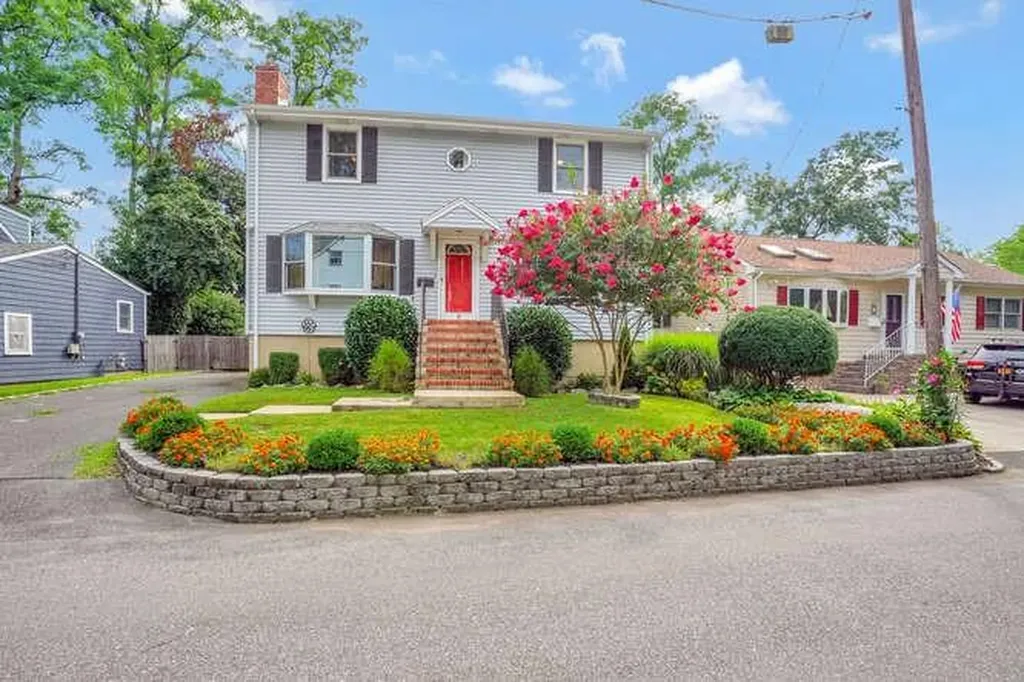 9 Arlington Lane Bayville NY 11709