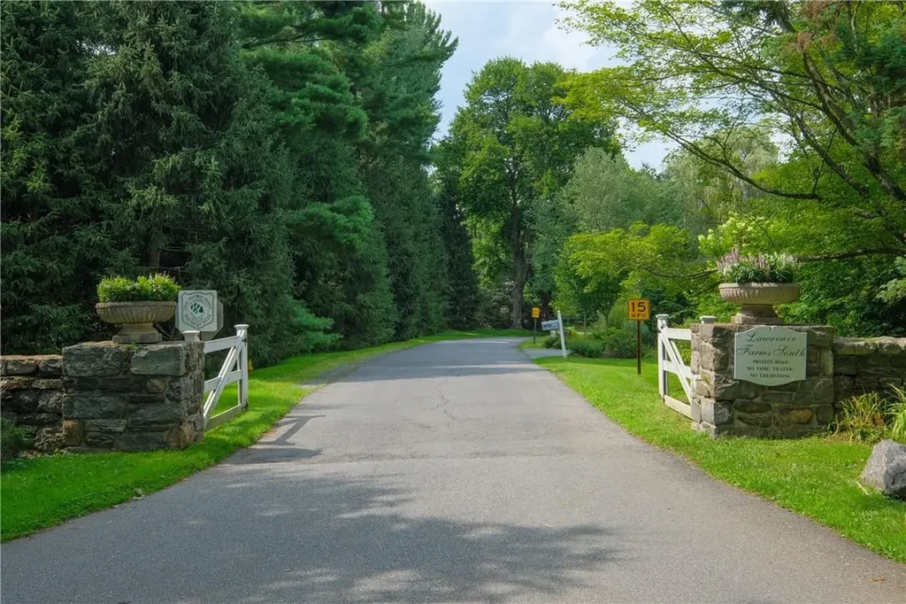 24 West Way Chappaqua NY 10514