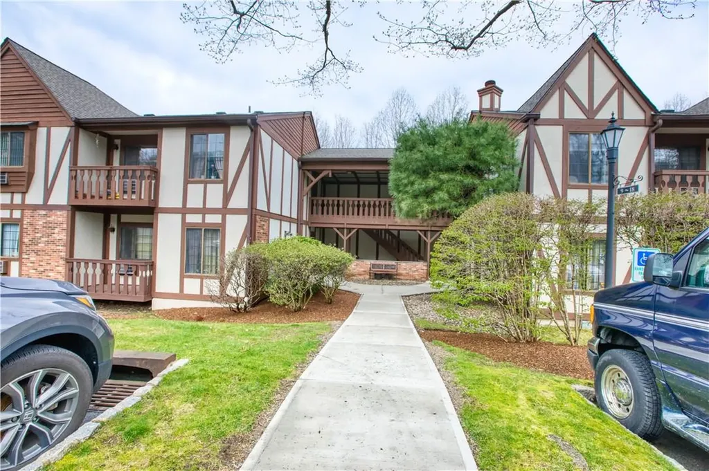 16 Foxwood Circle Mount Kisco NY 10549