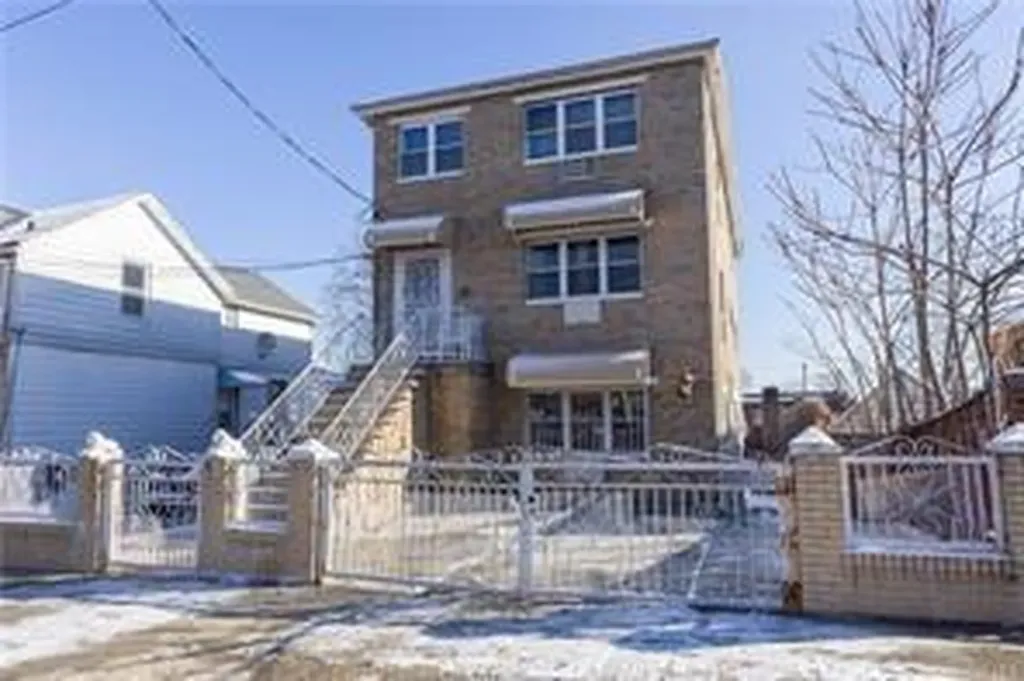 2740 Hering Avenue Bronx NY 10469