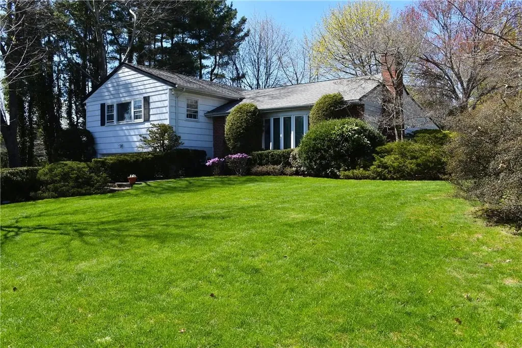 16 Maplemoor Lane White Plains NY 10605