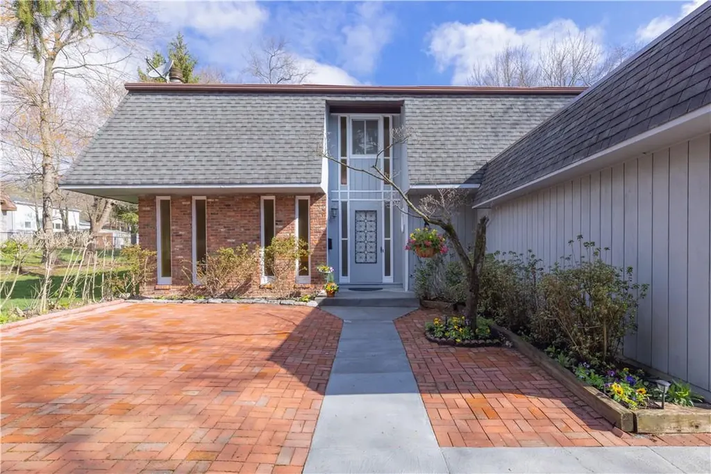 57 Tennyson Drive Nanuet NY 10954