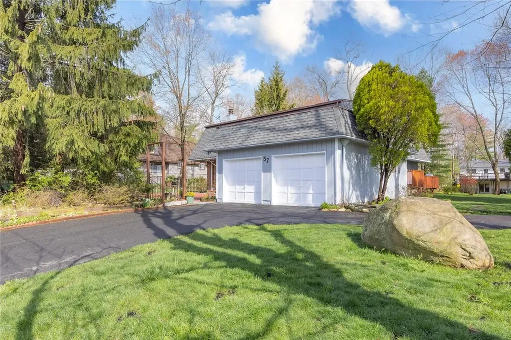 57 Tennyson Drive Nanuet NY 10954