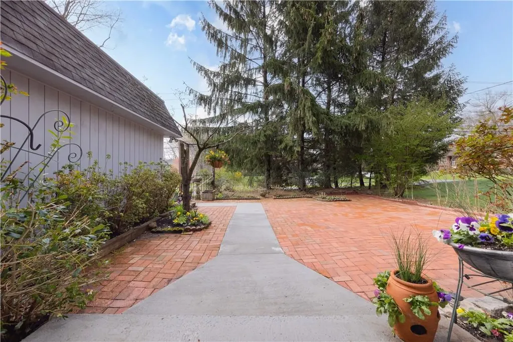 57 Tennyson Drive Nanuet NY 10954