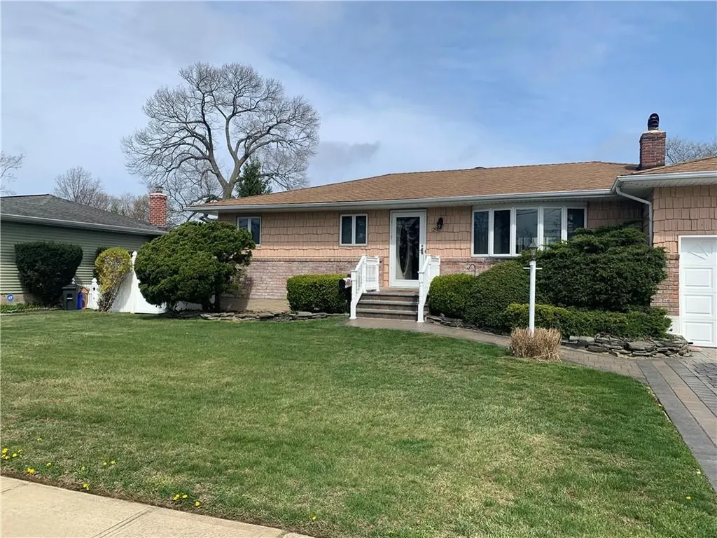29 Hinton Avenue Babylon NY 11702