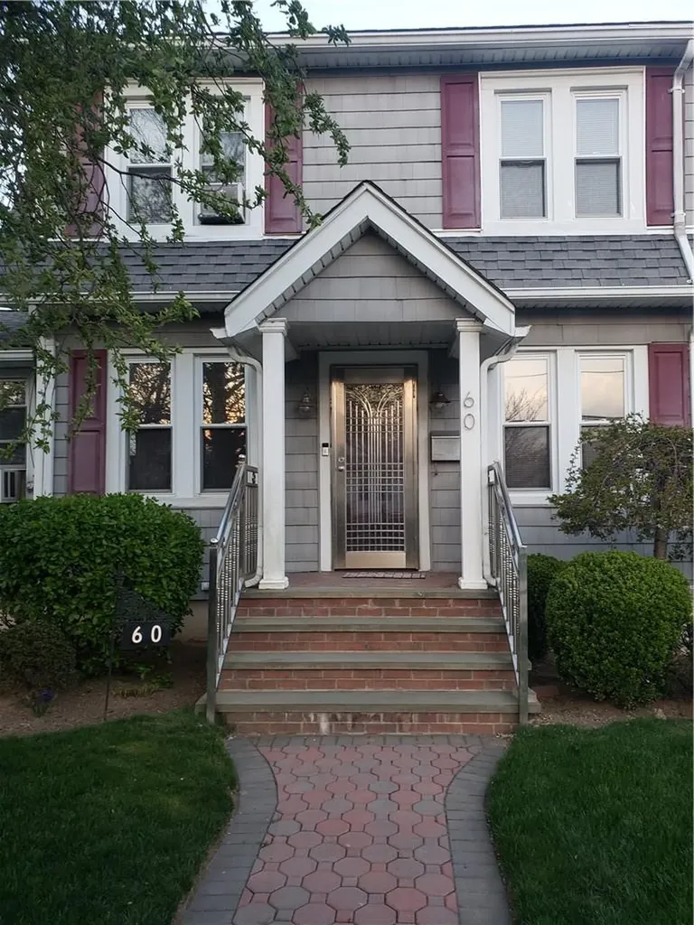 60 Mount Avenue Freeport NY 11520