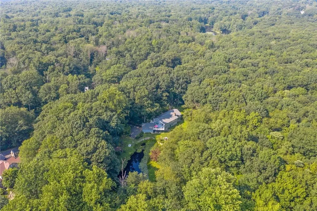 16 Laurel Road Pound Ridge NY 10576