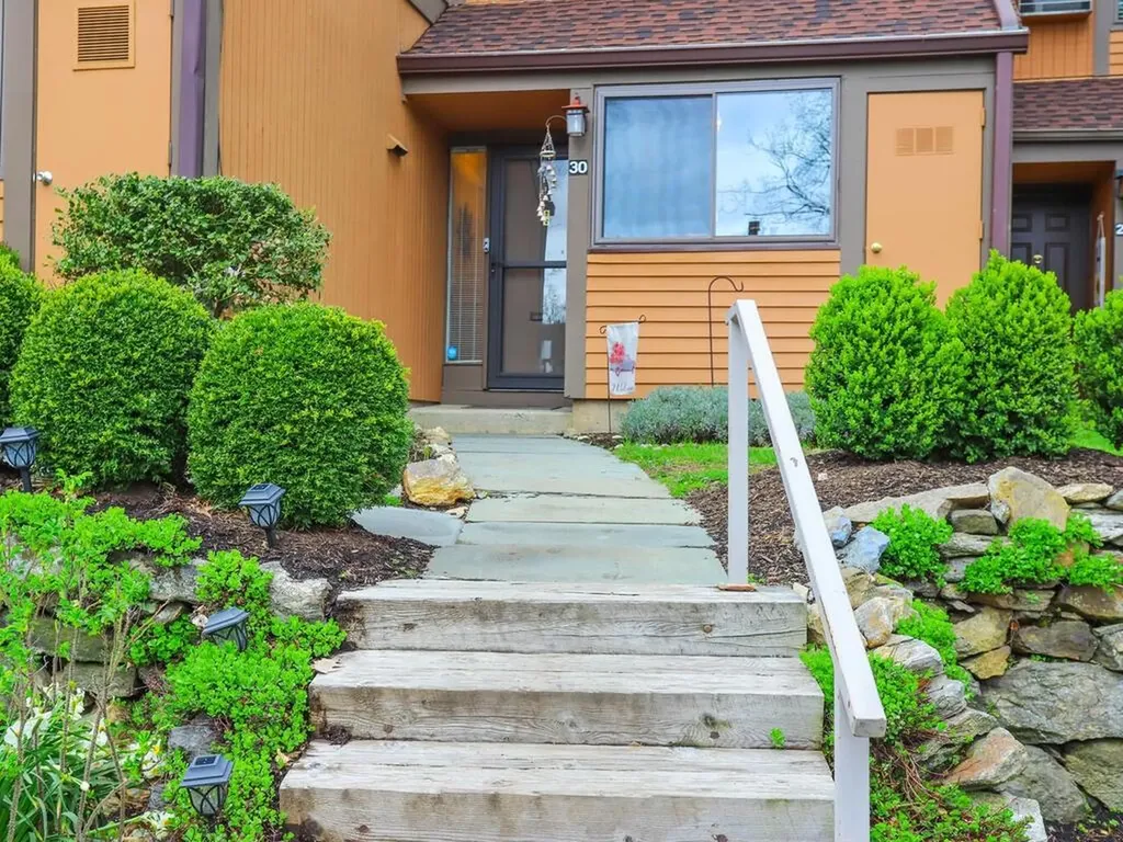 30 Round Hill Road Dobbs Ferry NY 10522