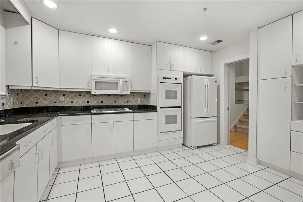 48 Wyndham Close White Plains NY 10605
