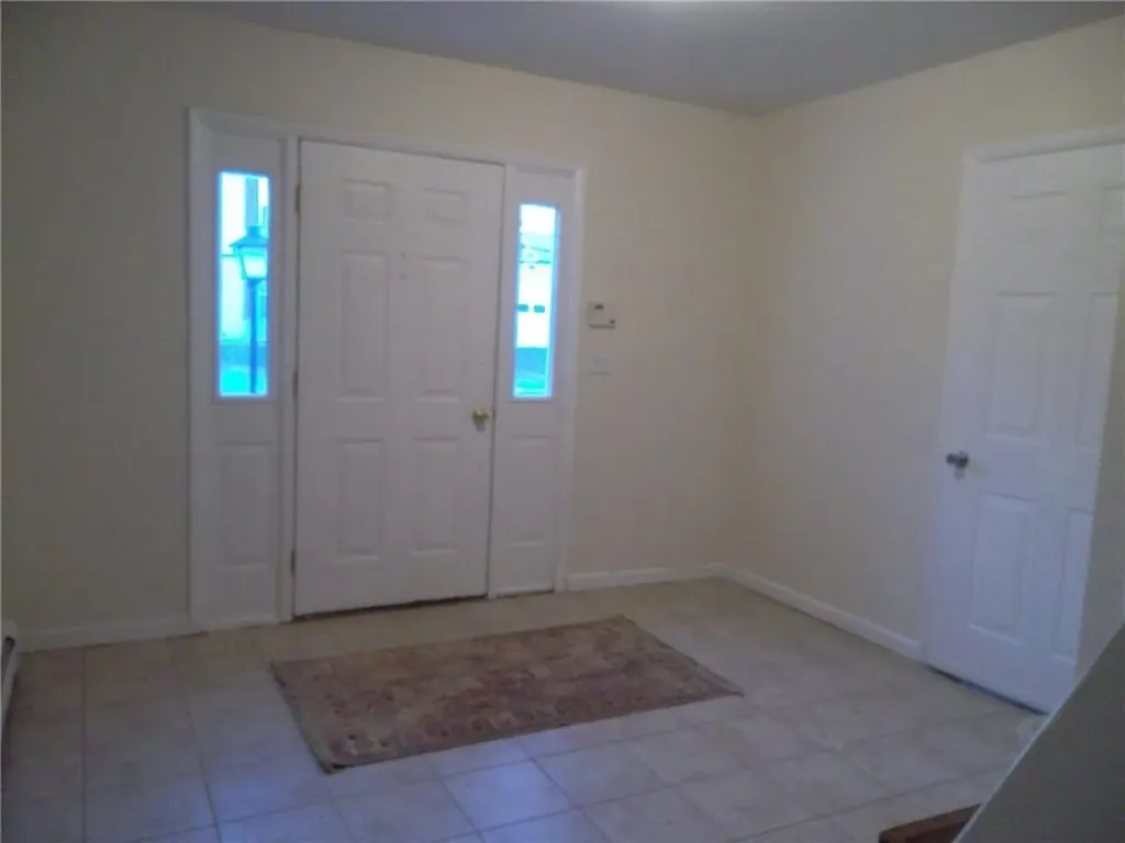 5 Mews Alley Poughkeepsie NY 12603