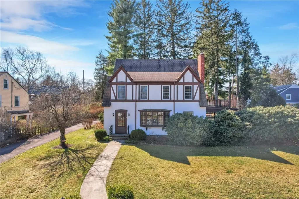 8 Seaman Road Poughkeepsie NY 12601