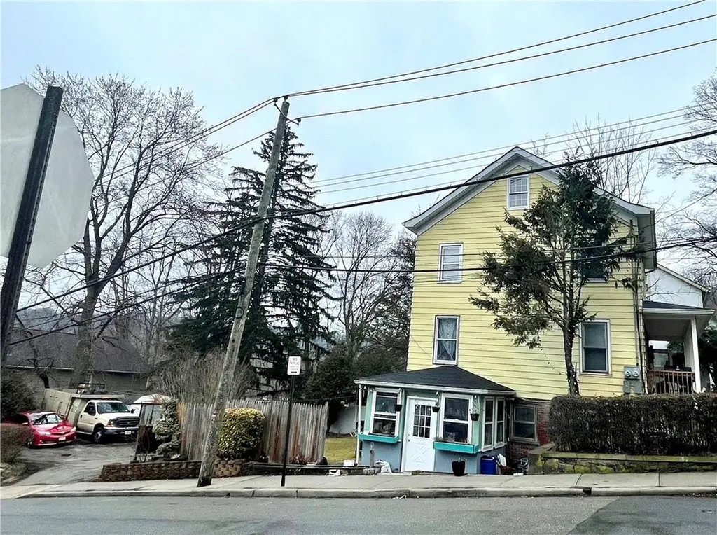 1702 Crompond Road Peekskill NY 10566