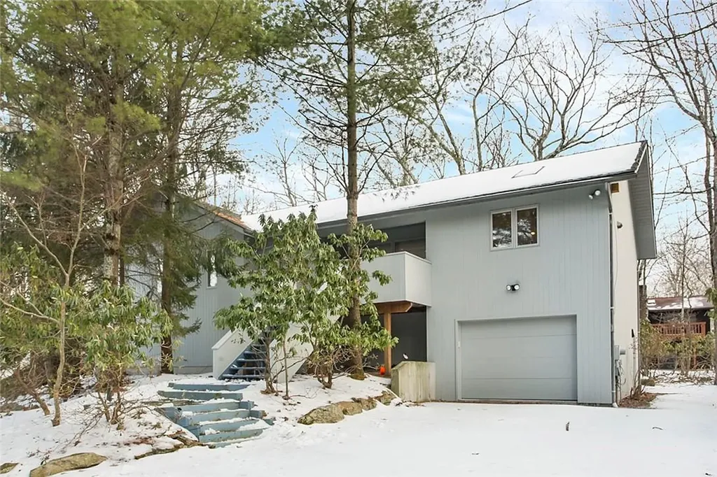 10 Scarborough Circle Rock Hill NY 12775