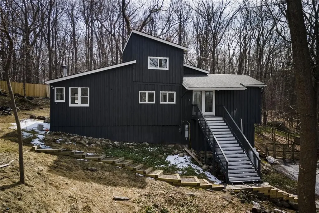 56 Chardavoyne Road Warwick NY 10990
