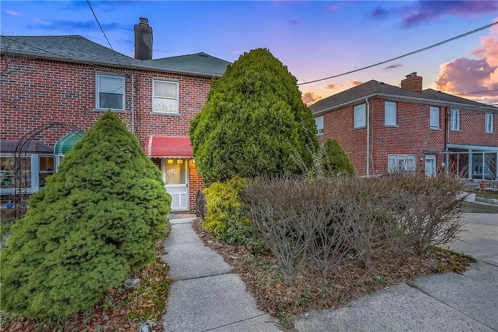 1529 Dwight Place Bronx NY 10465
