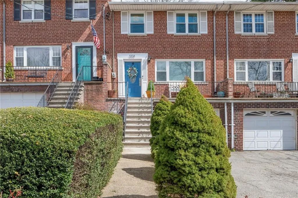 558 Manor Ridge Road Pelham NY 10803