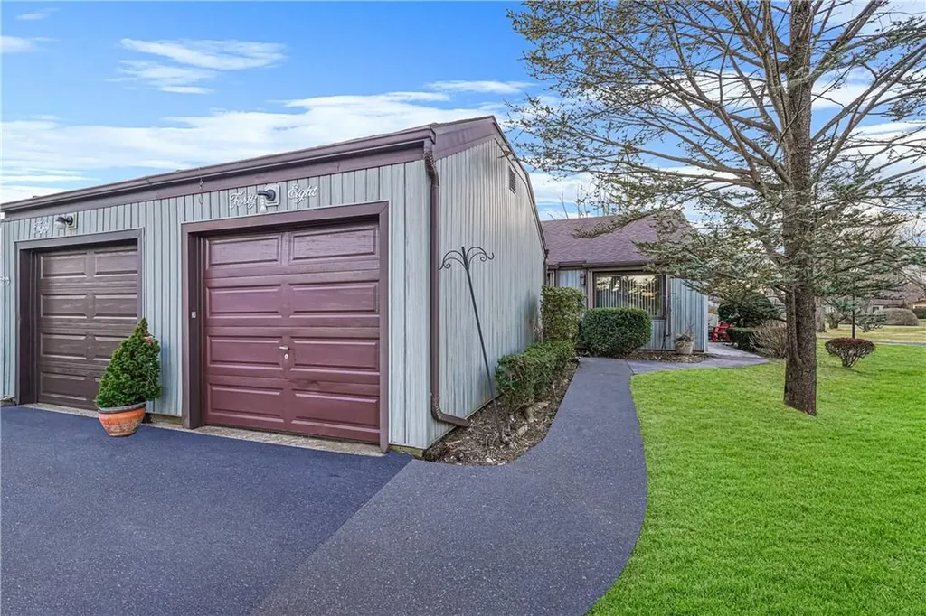 48 Strathmore Gate Drive Stony Brook NY 11790